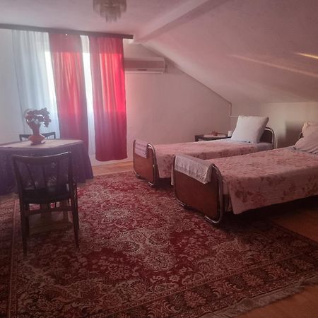 Guesthouse Sobi-Rooms Gradsko Exterior foto