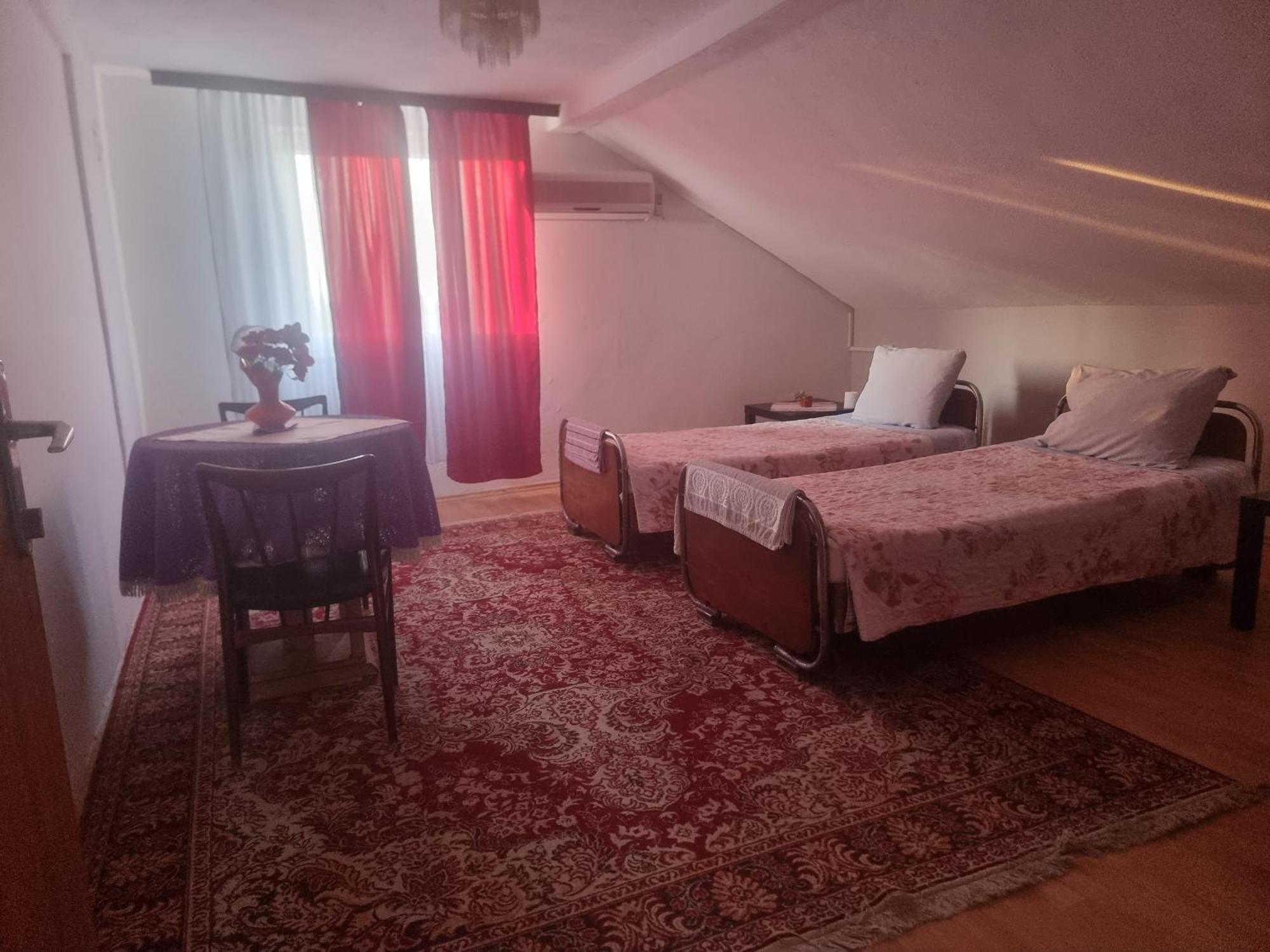 Guesthouse Sobi-Rooms Gradsko Exterior foto